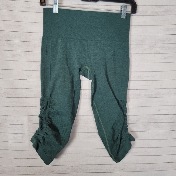 Lululemon In The Flow Crop ll Heathered Forest Green Capri Leggings, sz 4 - Picture 2 of 15